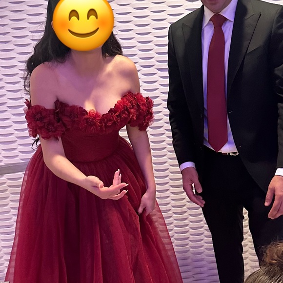 Teuta Matoshi royal crimson gown - Picture 3 of 7